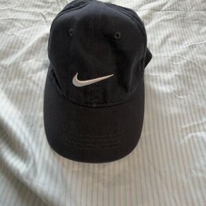 Gray Nike kids cap with white swoosh #kids #swoosh